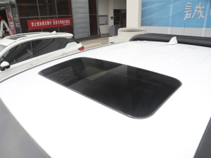 2021款商用版 2.0T手动两驱领航型 大双 柴油 车顶