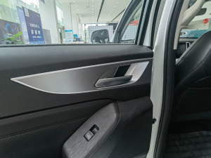 2021款商用版 2.0T自动两驱精英型 小双 汽油 空间座椅