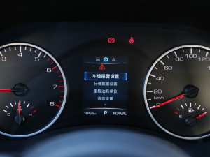 2022款2.0T 自动四驱机车炮 汽油 中控区