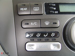 2009款2.0L 实用版 中控区