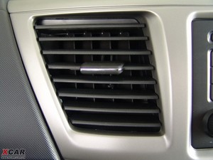 2009款2.0L 实用版 空调出风口