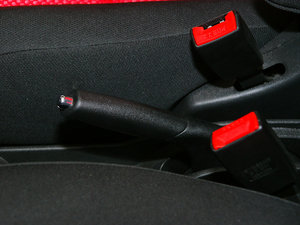 2010款1.3L 手动冠军版 驻车制动器