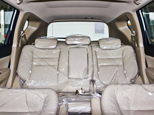 2011款2.0L 手动两驱精英版 后排座椅