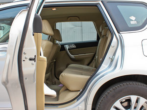 2011款绿静 2.0T 手动两驱精英版 后排空间