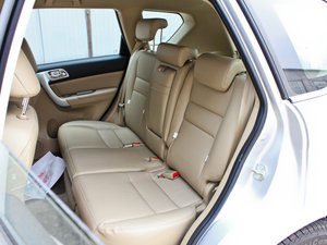 2011款绿静 2.0T 手动两驱精英版 后排座椅