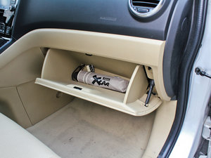 2011款绿静 2.0T 手动两驱精英版 手套箱