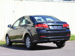 2010款1.5L 标准版 左后45度