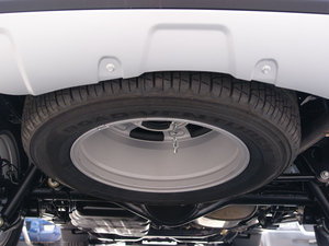 2010款2.4L 两驱舒适型 备胎