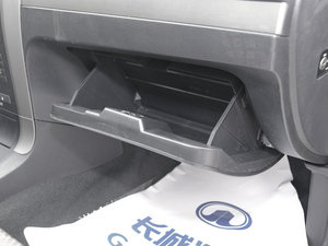 2010款2.4L 两驱舒适型 手套箱