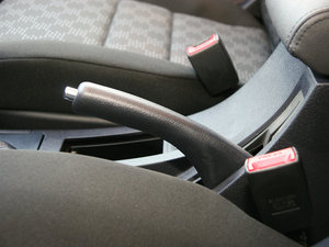 2010款2.4L 两驱豪华型 驻车制动器