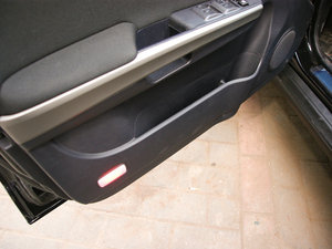 2010款2.4L 两驱豪华型 前门储物空间