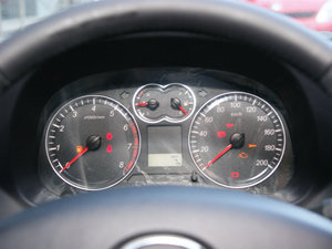 2010款2.4L 两驱豪华型 仪表