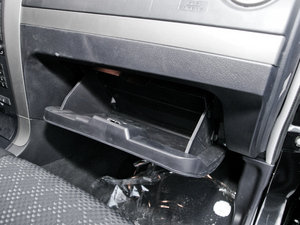 2010款2.4L 两驱豪华型 手套箱