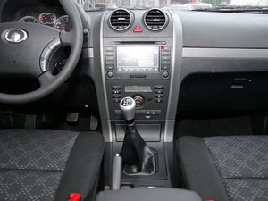 2010款2.4L 两驱豪华型 中控台