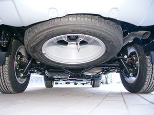 2010款2.4L 两驱豪华型 备胎
