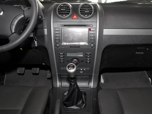 2010款2.0L 锐意版 两驱精英型 中控台