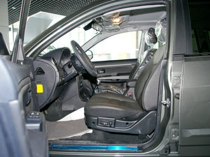 2010款2.0L 锐意版 两驱精英型 前排空间