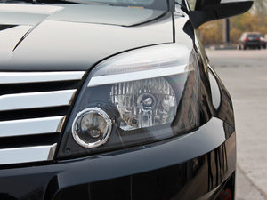 2010款2.0L 锐意版 两驱豪华型 大灯