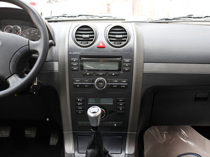 2010款2.0L 锐意版 两驱豪华型 中控台