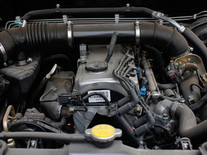 2010款2.0L 锐意版 两驱豪华型 发动机