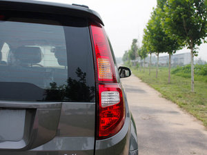 2010款2.4L 领先版 两驱豪华型 尾灯