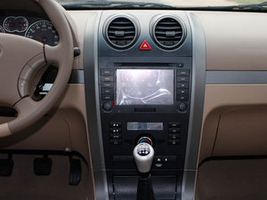 2010款2.4L 领先版 两驱豪华型 中控台