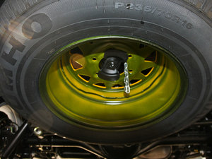2011款智尊版 2.0L 两驱天窗型  备胎