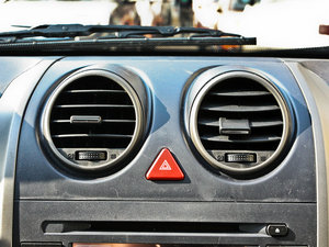 2011款智尊版 2.0L 两驱天窗型  空调出风口