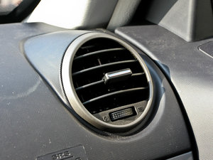 2011款智尊版 2.0L 两驱天窗型  中控区