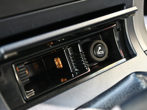 2011款智尊版 2.0L 两驱天窗型  空间座椅