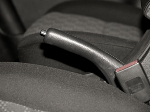 2011款智尊版 2.4L 两驱豪华限滑差速型  驻车制动器