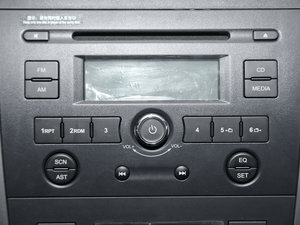 2011款智尊版 2.4L 两驱豪华限滑差速型  音响调节