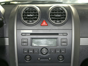 2011款智尊版 2.4L 两驱豪华限滑差速型  中控区