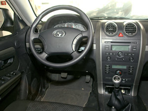 2011款智尊版 2.4L 两驱豪华限滑差速型  中控区