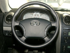 2011款智尊版 2.4L 两驱豪华限滑差速型  中控区