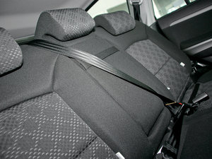 2011款智尊版 2.4L 两驱豪华限滑差速型  空间座椅
