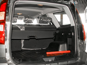 2011款智尊版 2.4L 两驱豪华限滑差速型  空间座椅