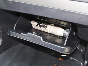 2012款智尊版 绿静 2.0T 手动两驱舒适型 手套箱