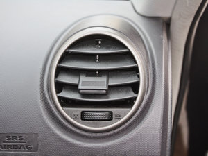 2012款智尊版 绿静 2.0T 手动两驱舒适型 中控区