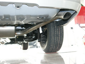 2011款2.0L 自动实用版 排气管