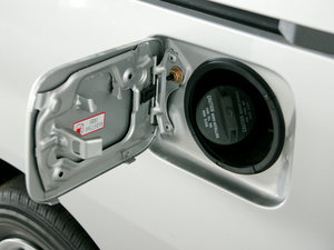 2011款2.0L 自动实用版 油箱盖