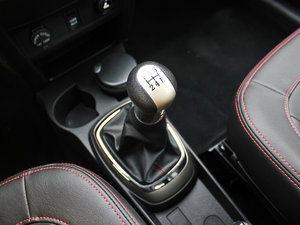 2012款1.5L 手动舒适版 换挡杆