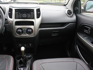 2012款1.5L 手动舒适版 中控区