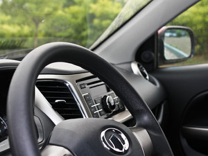 2012款1.5L 手动舒适版 中控区