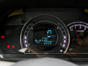 2012款1.5L 手动舒适版 中控区
