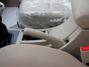 2012款欧风版 2.4L 两驱舒适型 驻车制动器
