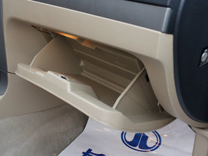 2012款欧风版 2.4L 两驱舒适型 手套箱