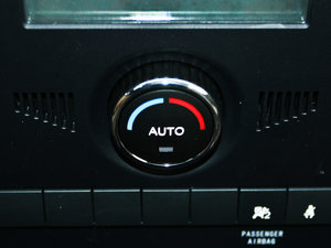 2012款欧风版 2.0L 两驱豪华型 中控区