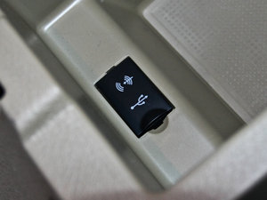 2012款欧风版 2.0L 两驱豪华型 中控区