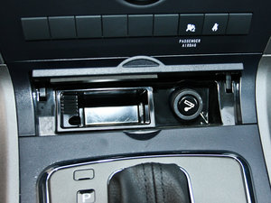 2012款智尊版 绿静 2.0T 自动两驱舒适型 中控区
